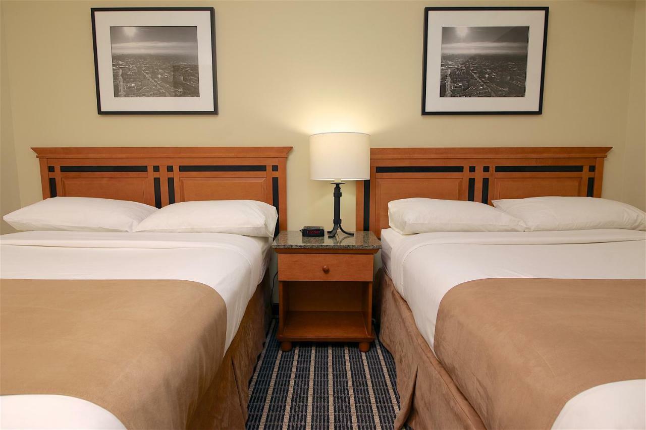 Medicine Hat Inn & Suites מראה חיצוני תמונה